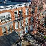 Flats On Front - Riverfront Gem Fast Wi-Fi 1F