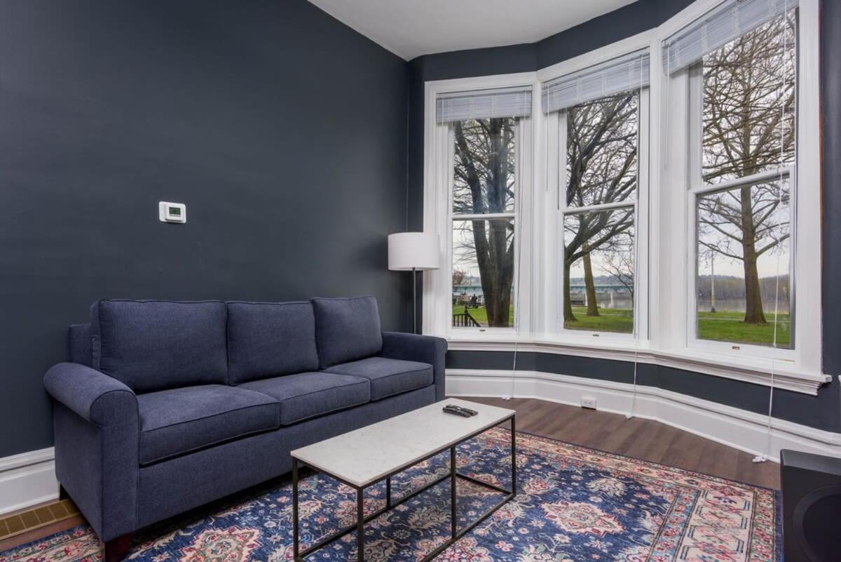 Flats On Front - Riverfront Gem Fast Wi-fi 1f Apartment Harrisburg