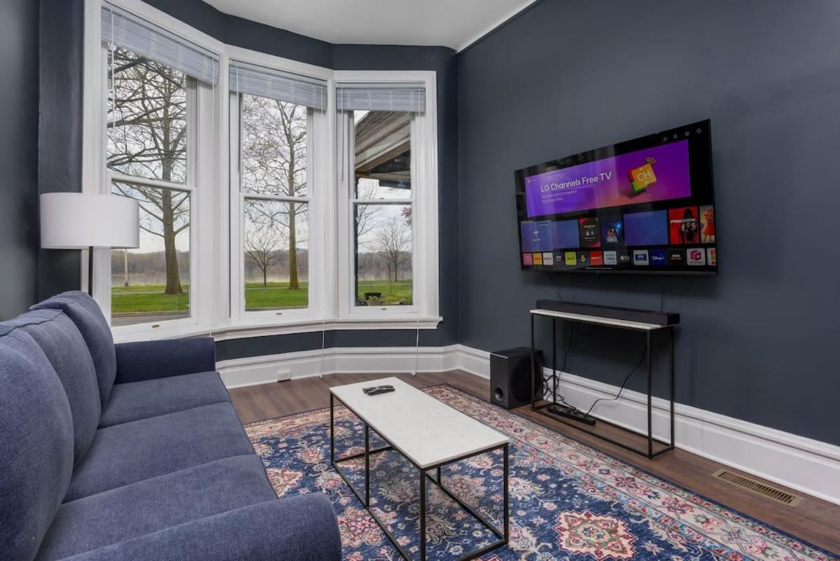 Flats On Front - Riverfront Gem Fast Wi-fi 1f Harrisburg