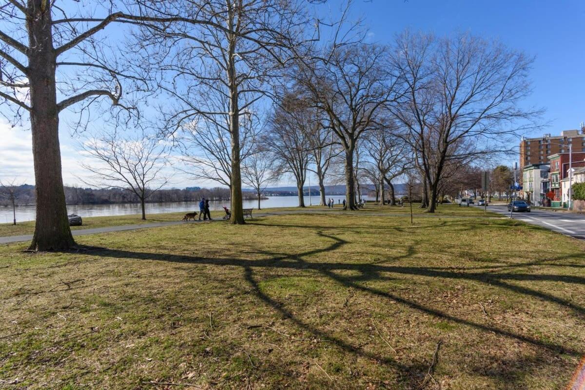 Flats On Front - Riverfront Gem Fast Wi-fi 1f * Harrisburg